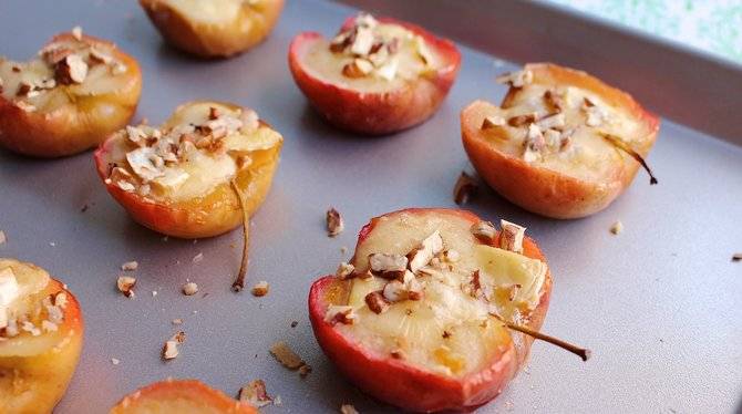 Honey Baked Brie Apples