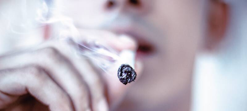 how smoking affects the skin